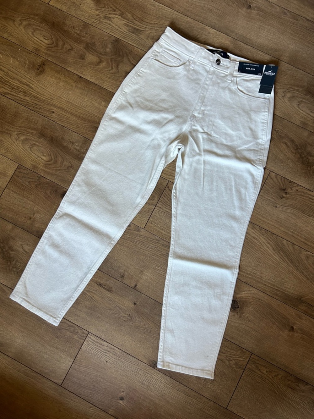 Hollister NWT White Denim Ultra High-Rise Mom Jeans